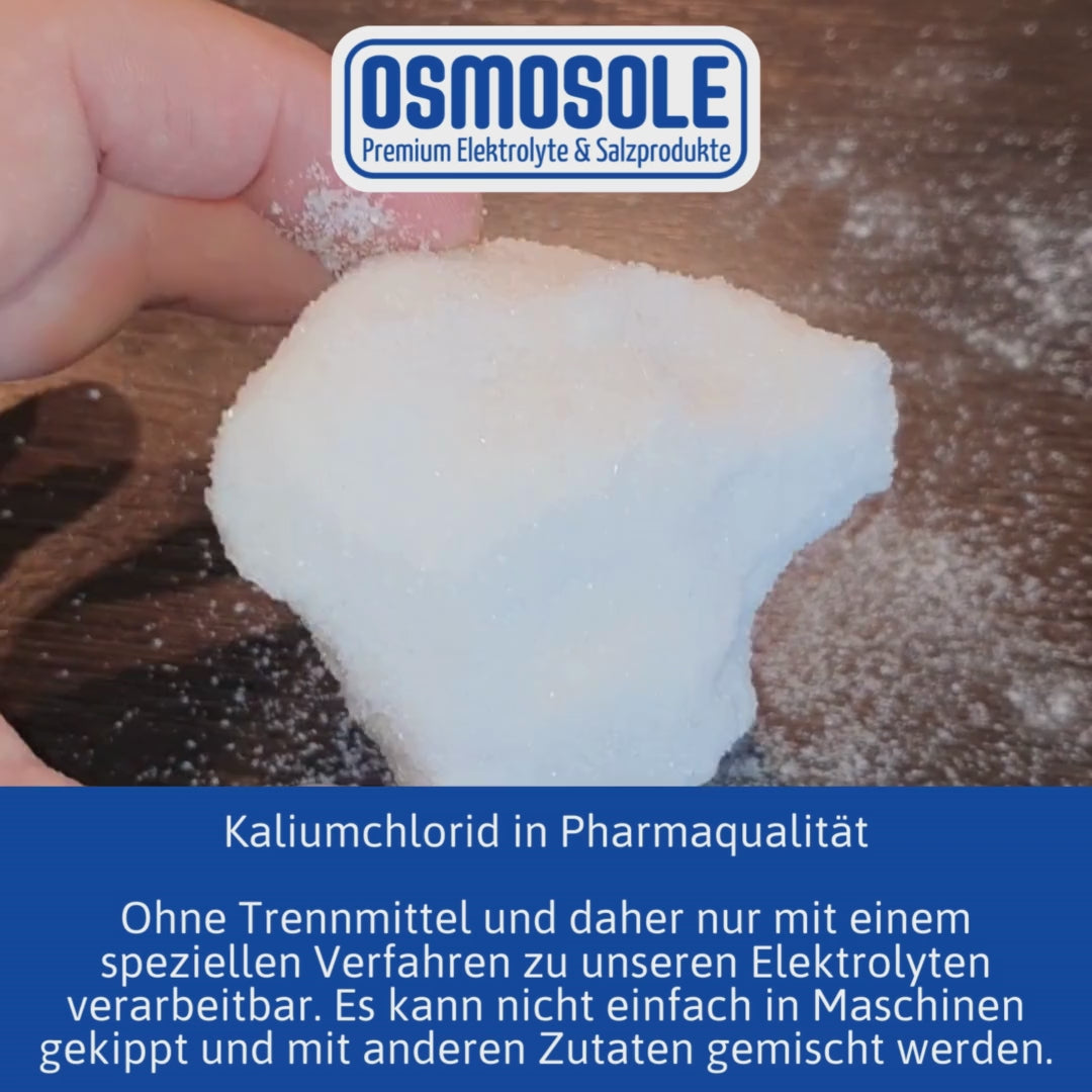 Video laden: Das Video zeigt wie hart unser Rohstoff ohne Trennmittel wird und dass wir daher ein spezielles Verfahren entwickeln mussten, um die Produkte in der Reinheit überhaupt herstellen zu können.